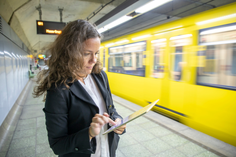 Arbeiten im Homeoffice: Höhere Arbeitszufriedenheit, aber stärkere psychische Belastungen