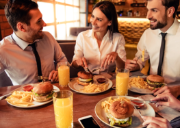 Mittagspause mit Bonus – der steuerbegünstigte Essenzuschuss