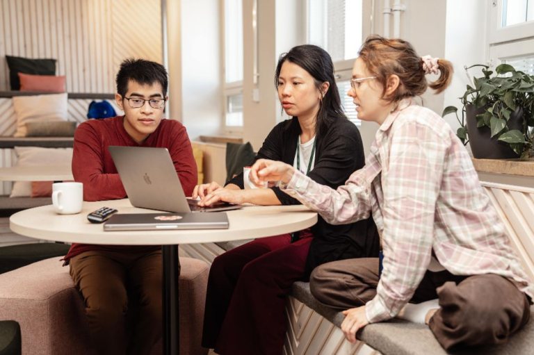 Die Zukunft der Datenwirtschaft meistern: 3 Strategien zur Schließung der Qualifikationslücke